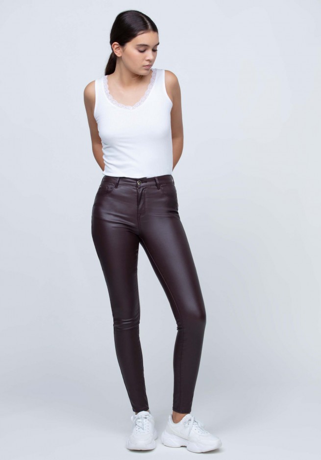 Pantalón Mujer Tiffosi Lauren Encerado Marrón | ARPEL