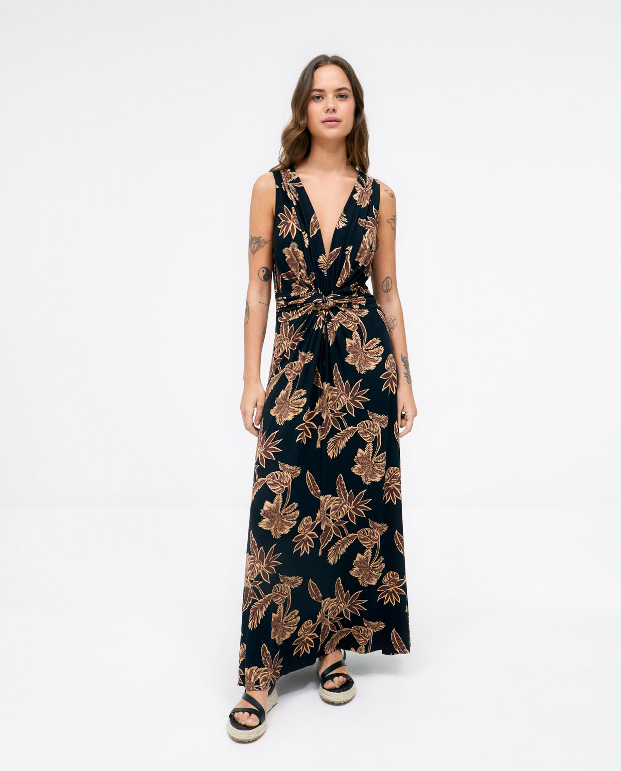 Vestido Surkana estampado tropical HENA 711 frontal