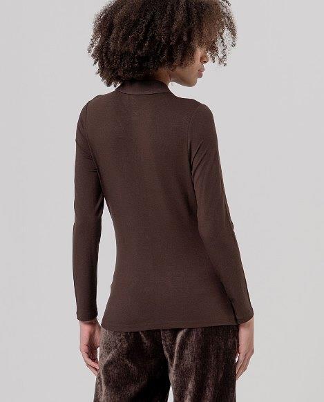 Camisa punto liso Surkana Baum marrón trasera