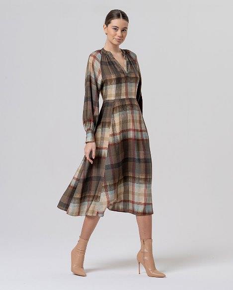 Maxi vestido cuadros pico mao y cinturón Surkana Caxe