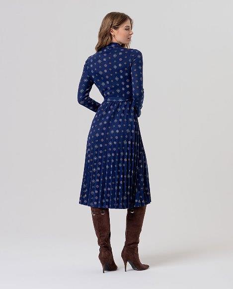 Vestido punto midi plisada estampado rosetones Surkana trasera