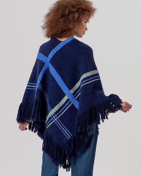 Poncho pico doble líneas y flecos Surkana Poja azul trasera