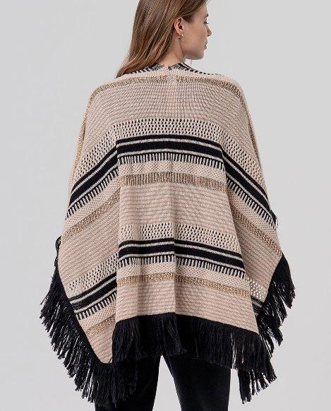 Poncho abierto rayas y flecos Surkana Post trasera