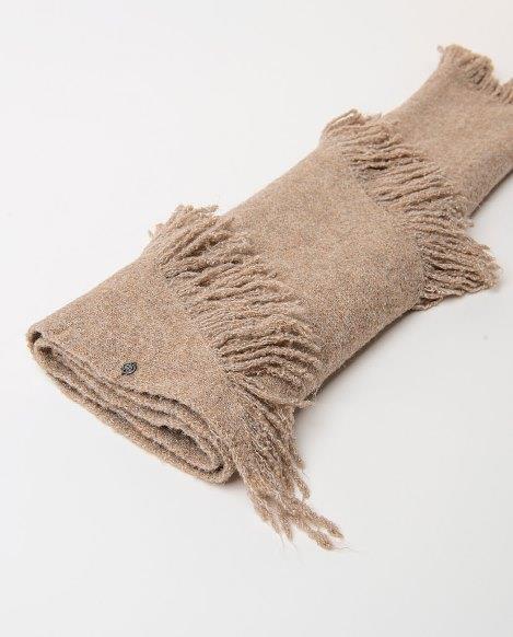 Pico con flecos Surkana Tika taupe detalle