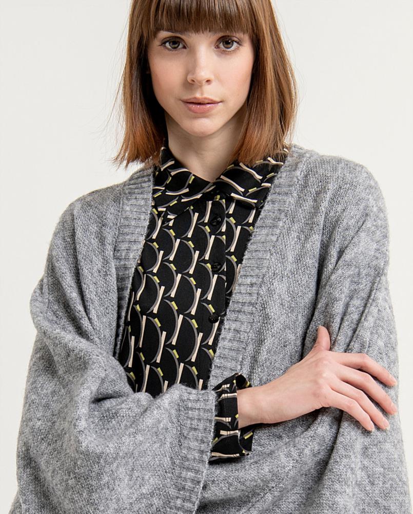 Chaqueta poncho punto de arroz Surkana Waya 834 gris detalle