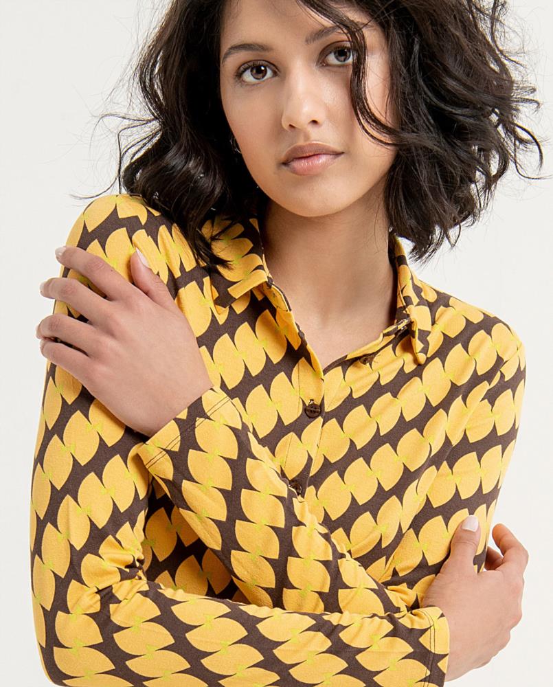 Camisa estampado geometrico Surkana Save 113 detalle
