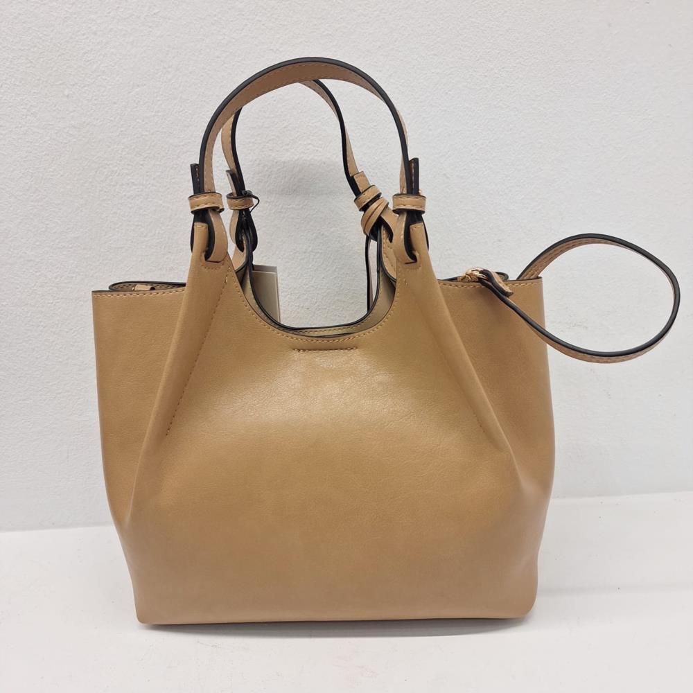 Bolso paquetero con neceser V&L VL761 arena trasera