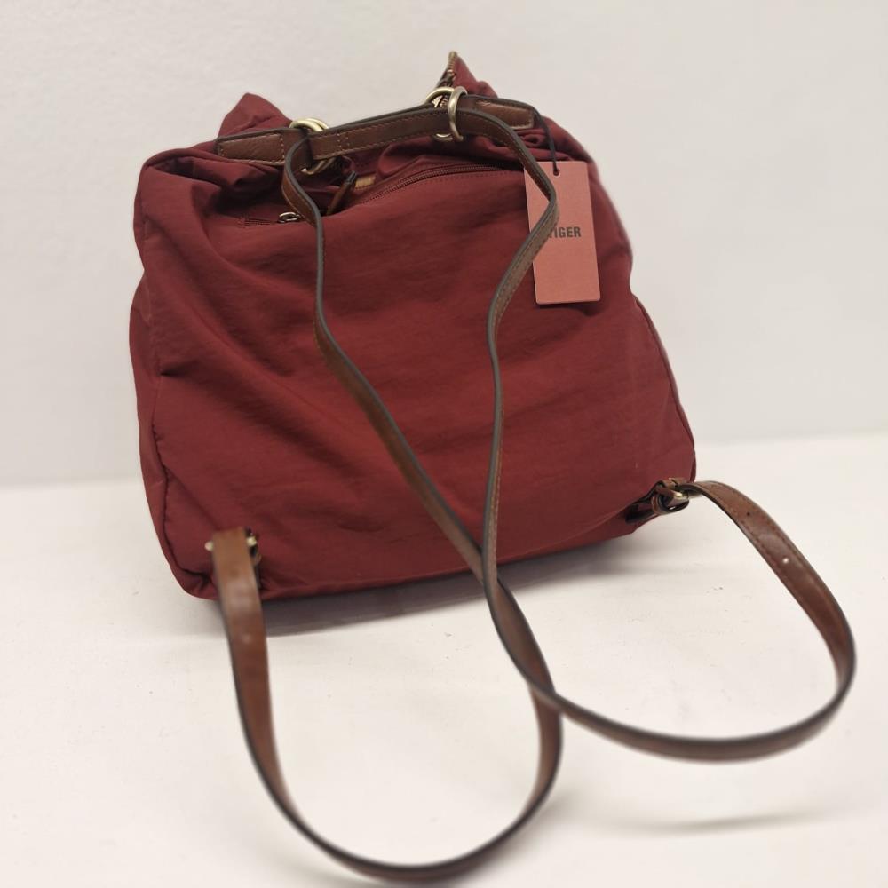 Bolso mochila transformable nylon Tiger granate trasera