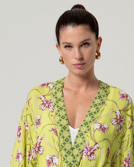 Kimono fluido con cinturón Surkana KAKI921 pistacho detalle