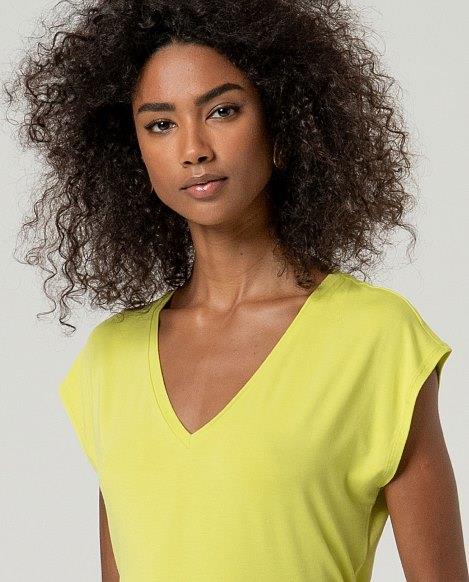 Camiseta cuello pico Surkana BABO014 pistacho detalle