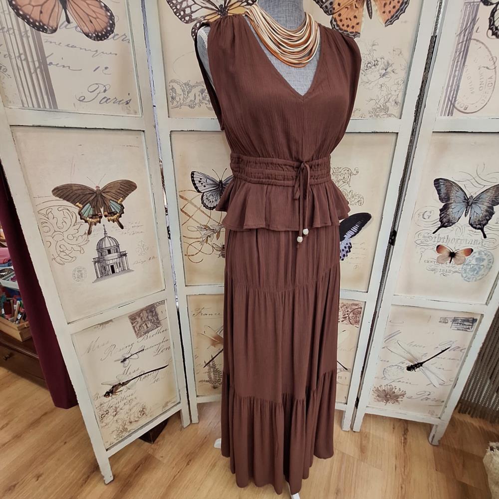 Falda midi bambula Tiffosi Camponesa marrón conjunto