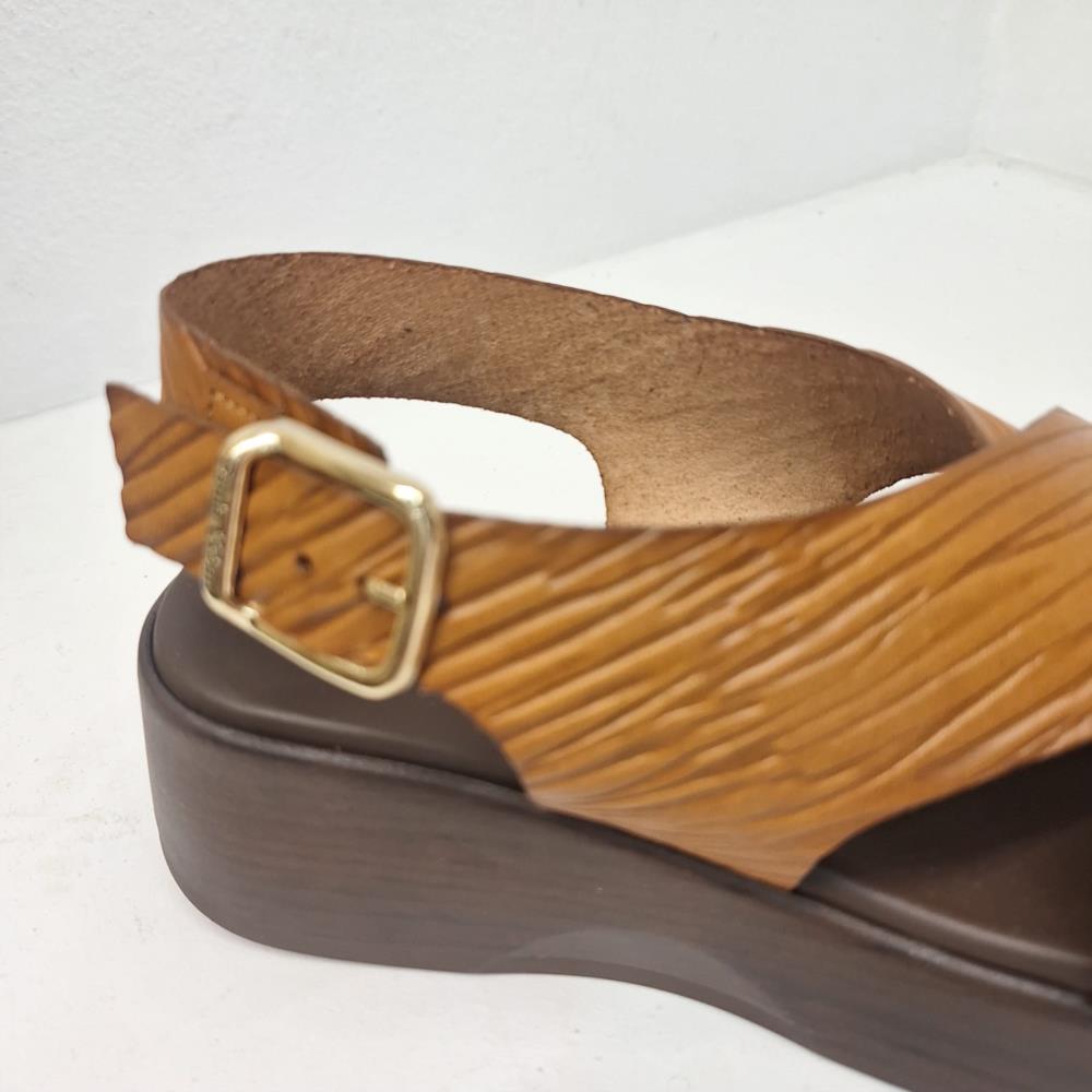 Sandalia cuña corteza Paula Urban 34-2070 cuero detalle