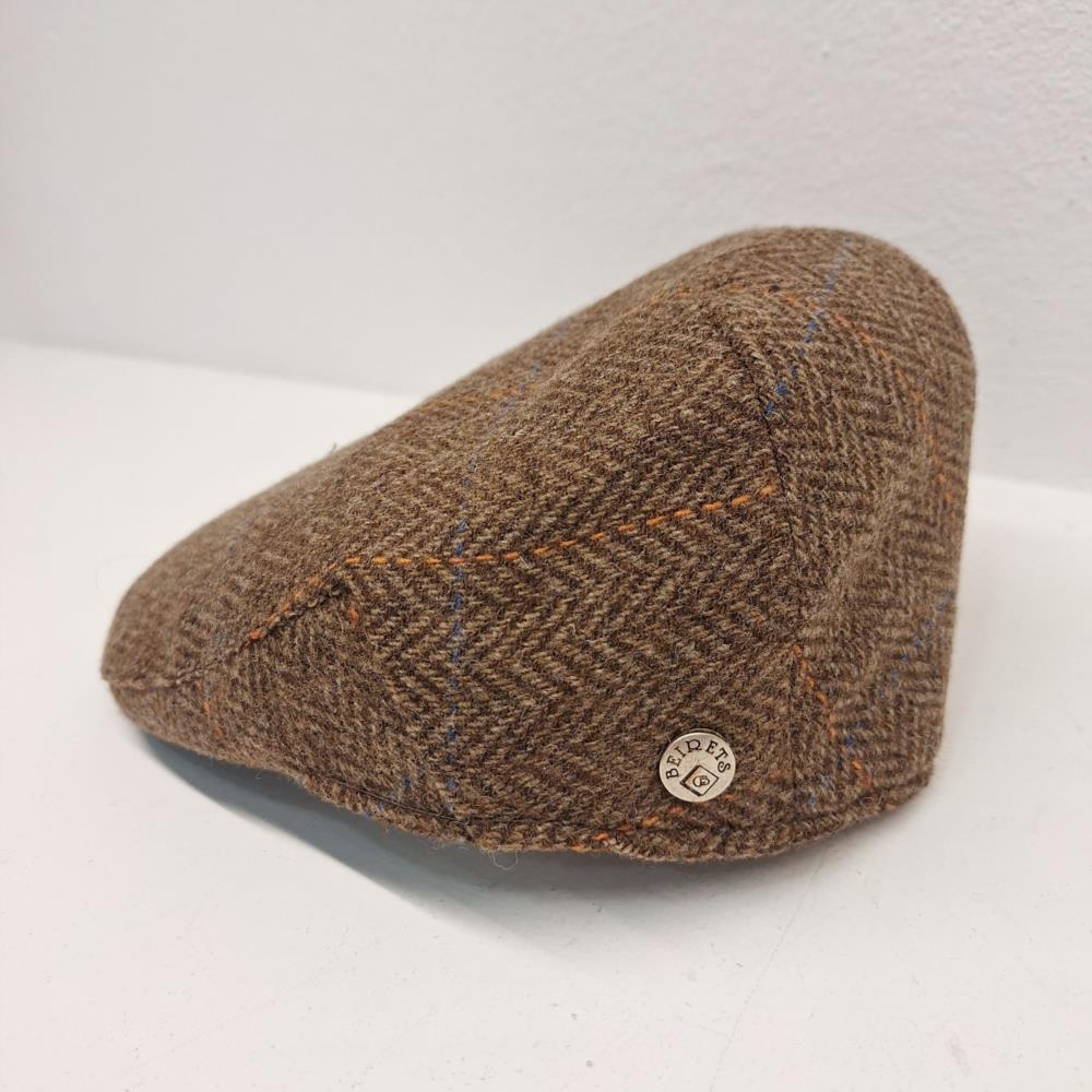 Visera cuadro con espiga campera marrón detalle