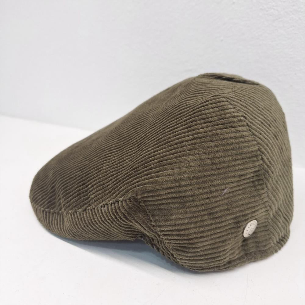 Visera campera pana verde detalle