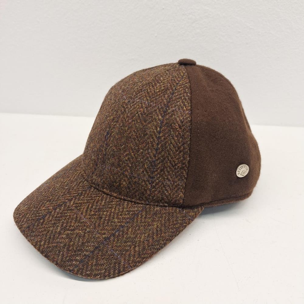 Visera strike espiga con liso marrón