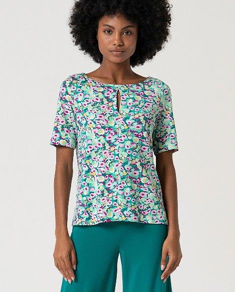Camiseta estampado floritas con ojal Surkana Odpu