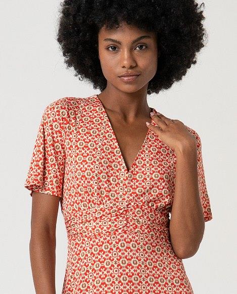 Vestido cuello pijo fajín estampado geométrico Surkana Kavi detalle