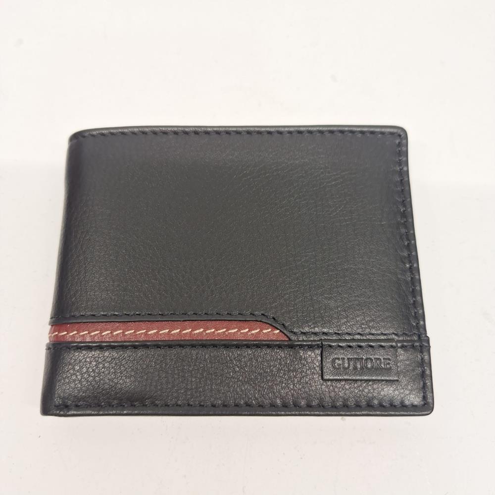 Billetero americano con un carnet ventana Gutiore negro
