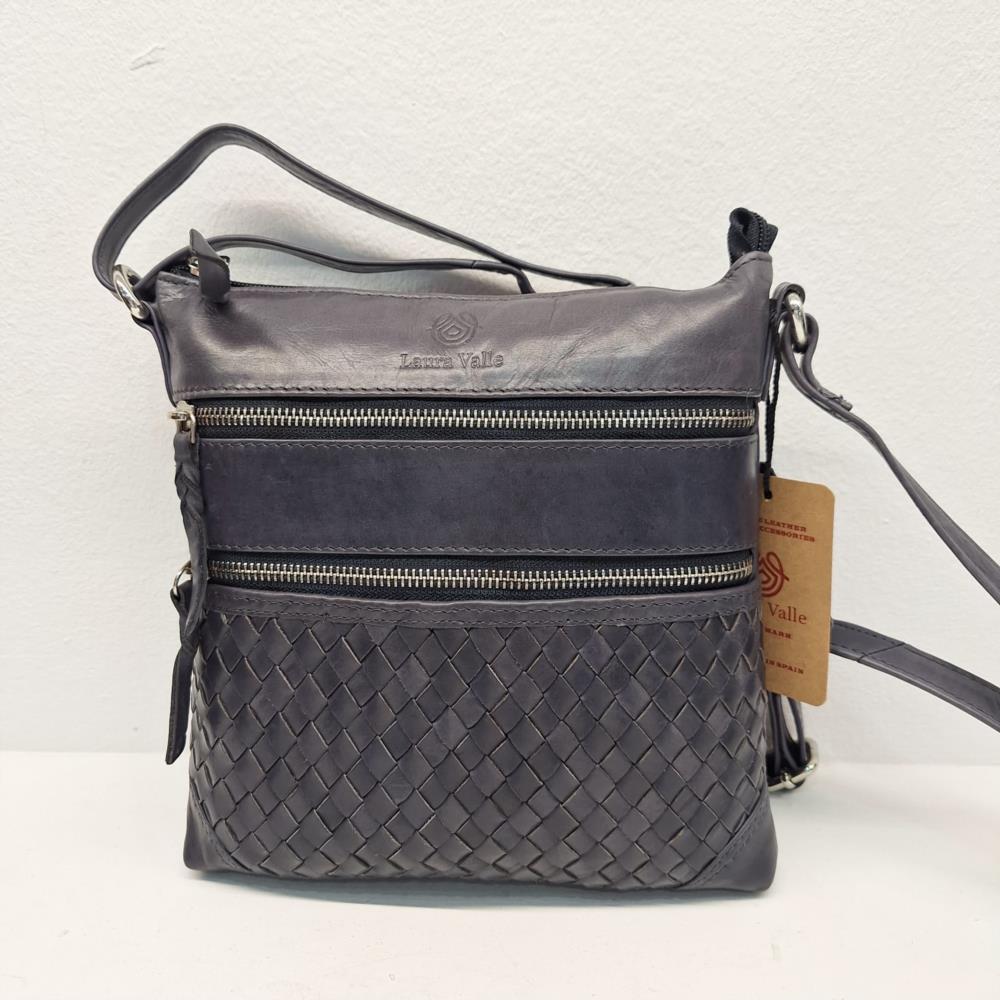 Bolso bandolera vertical trenzado frontal Laura valle marino