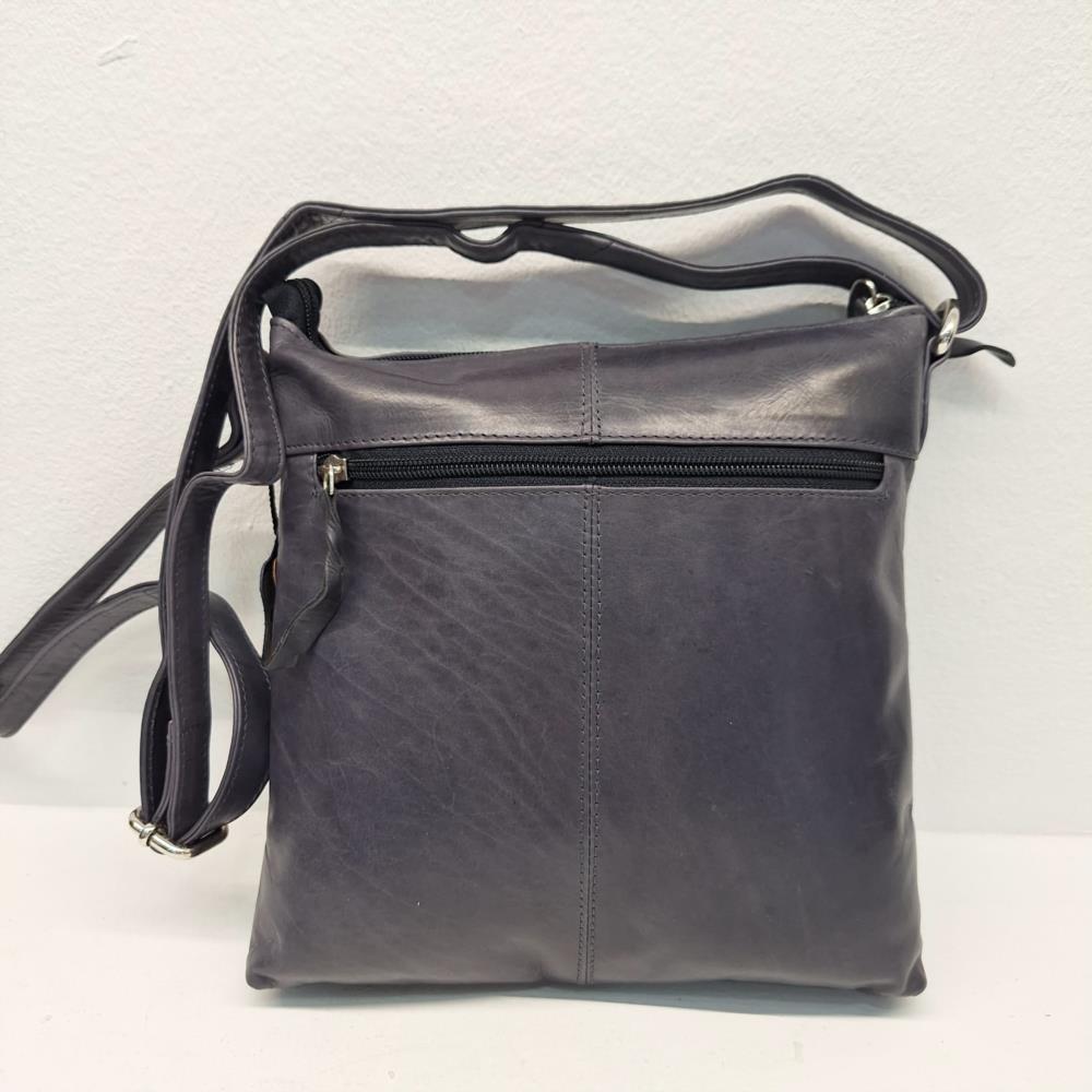 Bolso bandolera vertical trenzado frontal Laura valle marino trasera