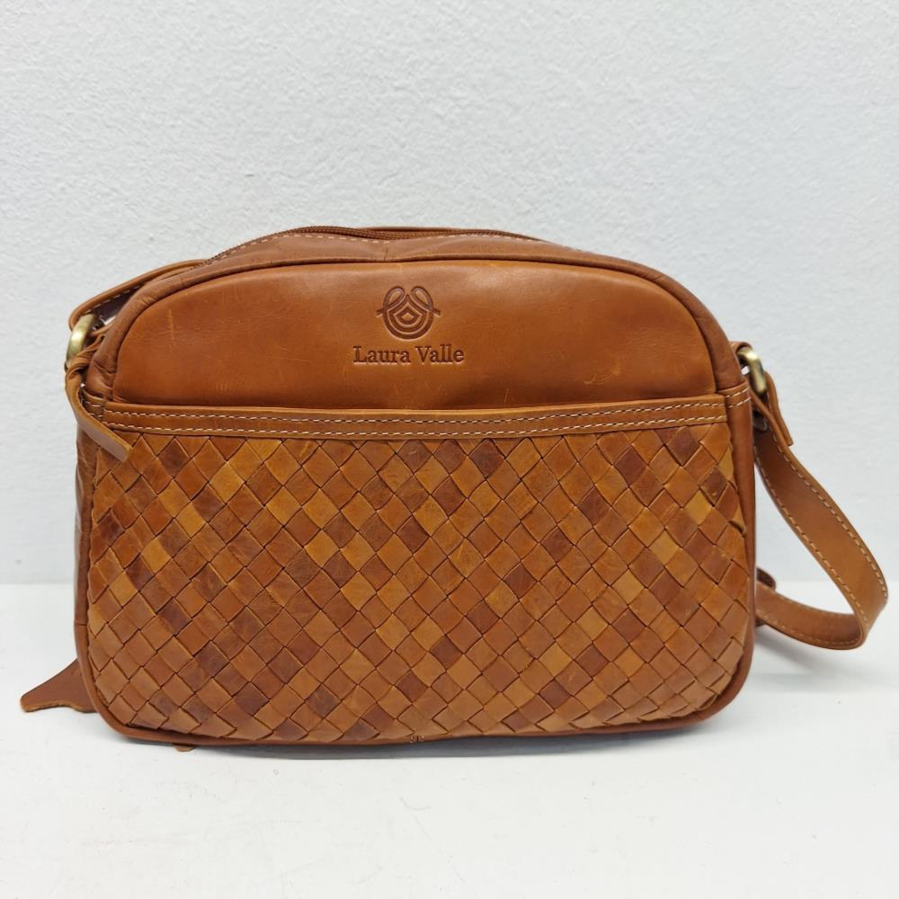 Bolso bandolera lowi trenzado Laura Valle cuero