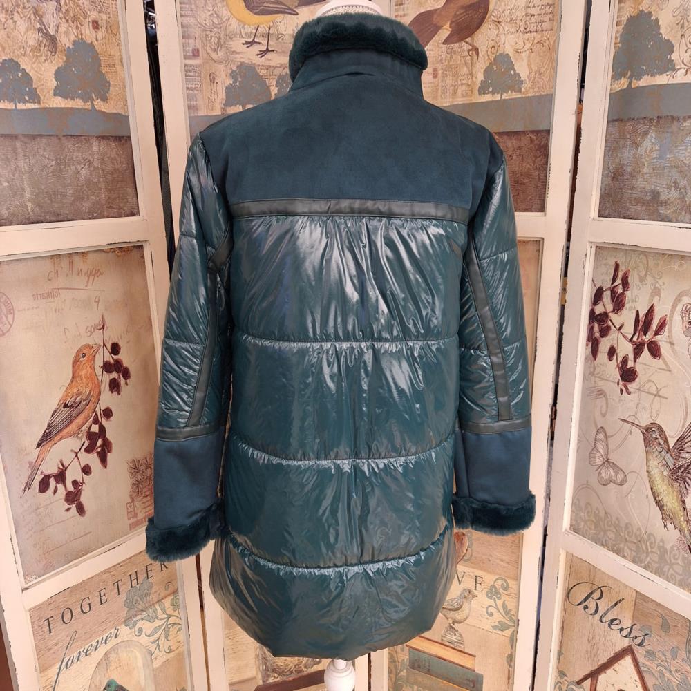 Anorak combinado antelina y pelito Arggido verde trasera