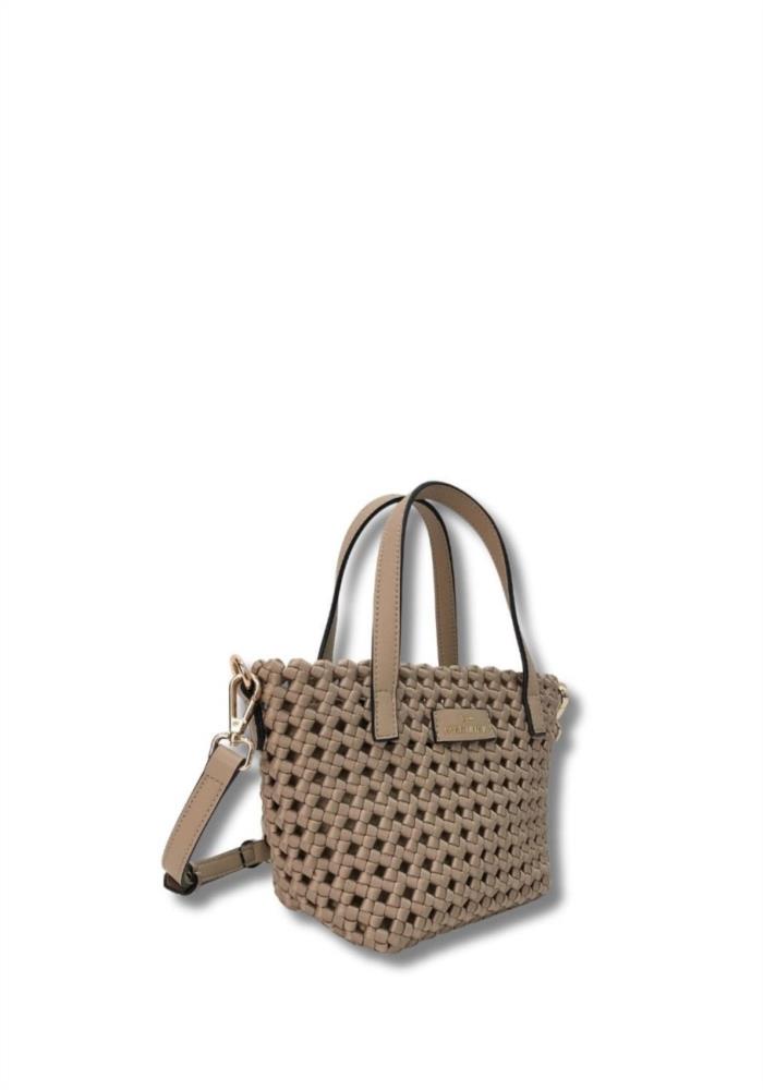 Bolsito trenzado con neceser Martina K arena lateral