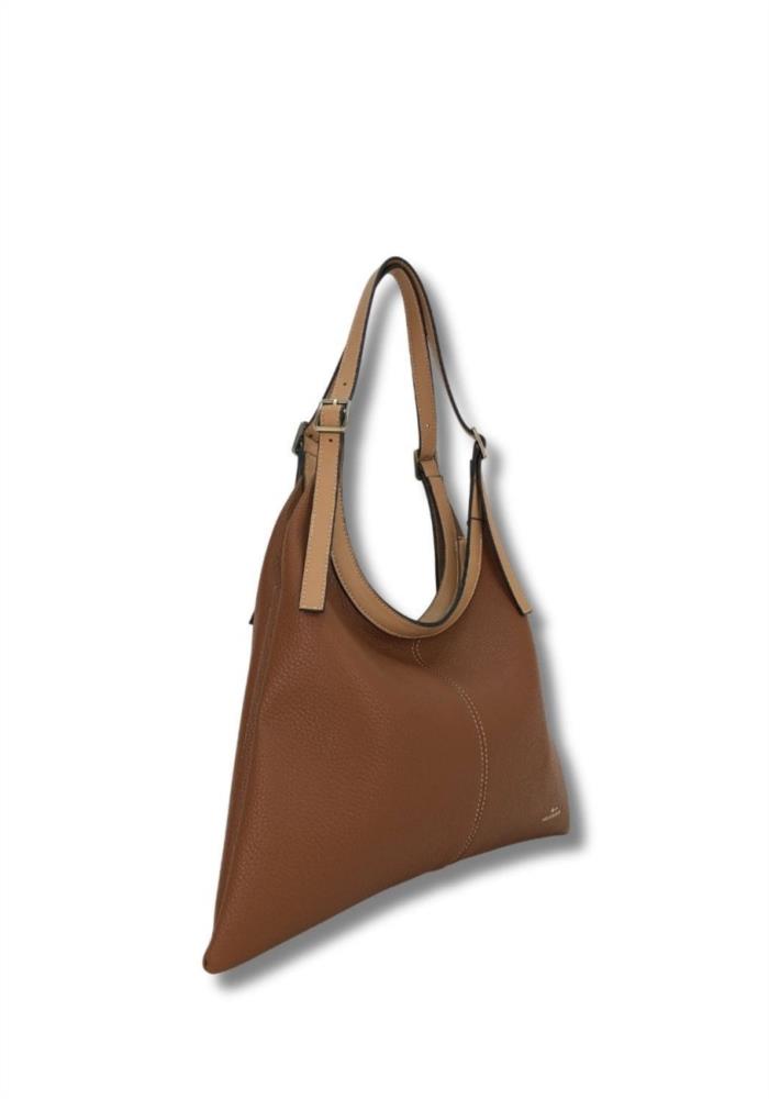 Bolso triangular plano Martina K cuero lateral