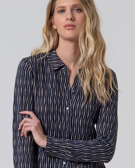 Camisa punto estampado grietas Surkana Nila cerca