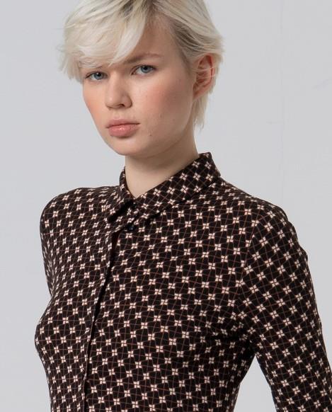 Camisa punto estampado geometrico borrado Surkana Irvi detalle