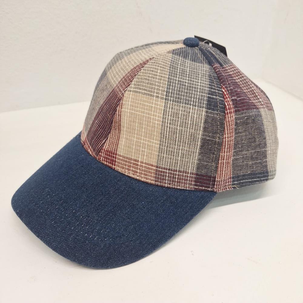 Gorra visera con cuadros color Costa y Soler 25450