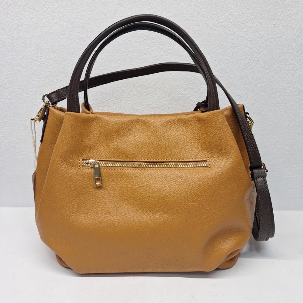 Bolso abombonerado piel con borlas Manuel Gallardo cuero trasera
