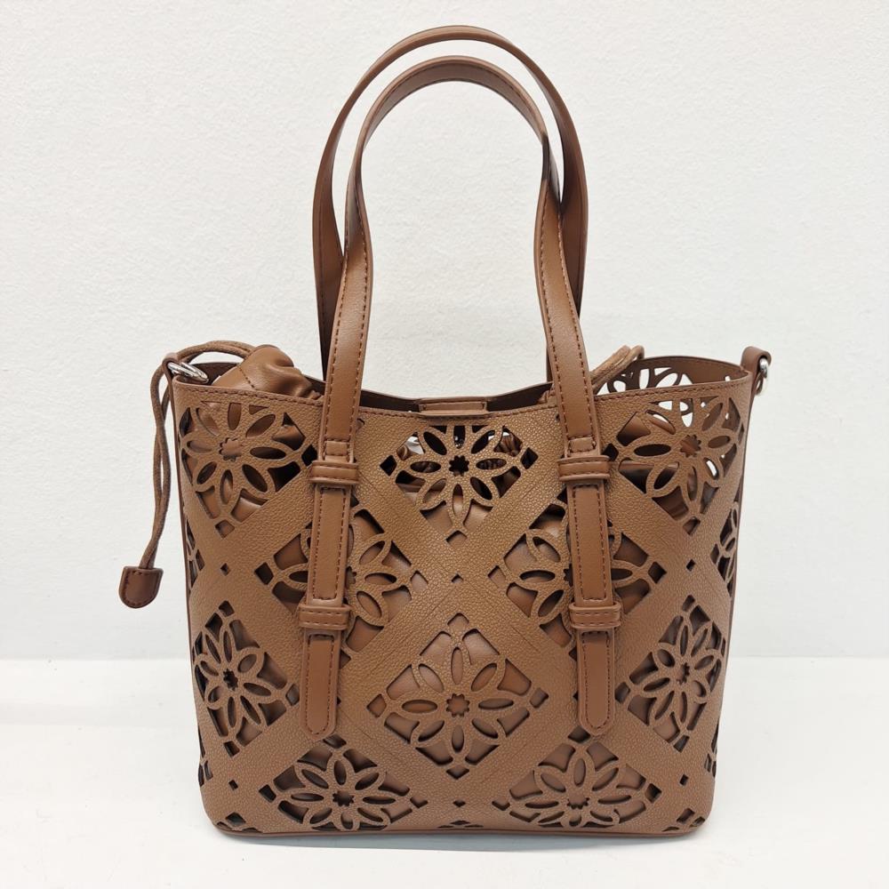 Bolso paquetero calado flores Amichi 78460 Marrón trasera