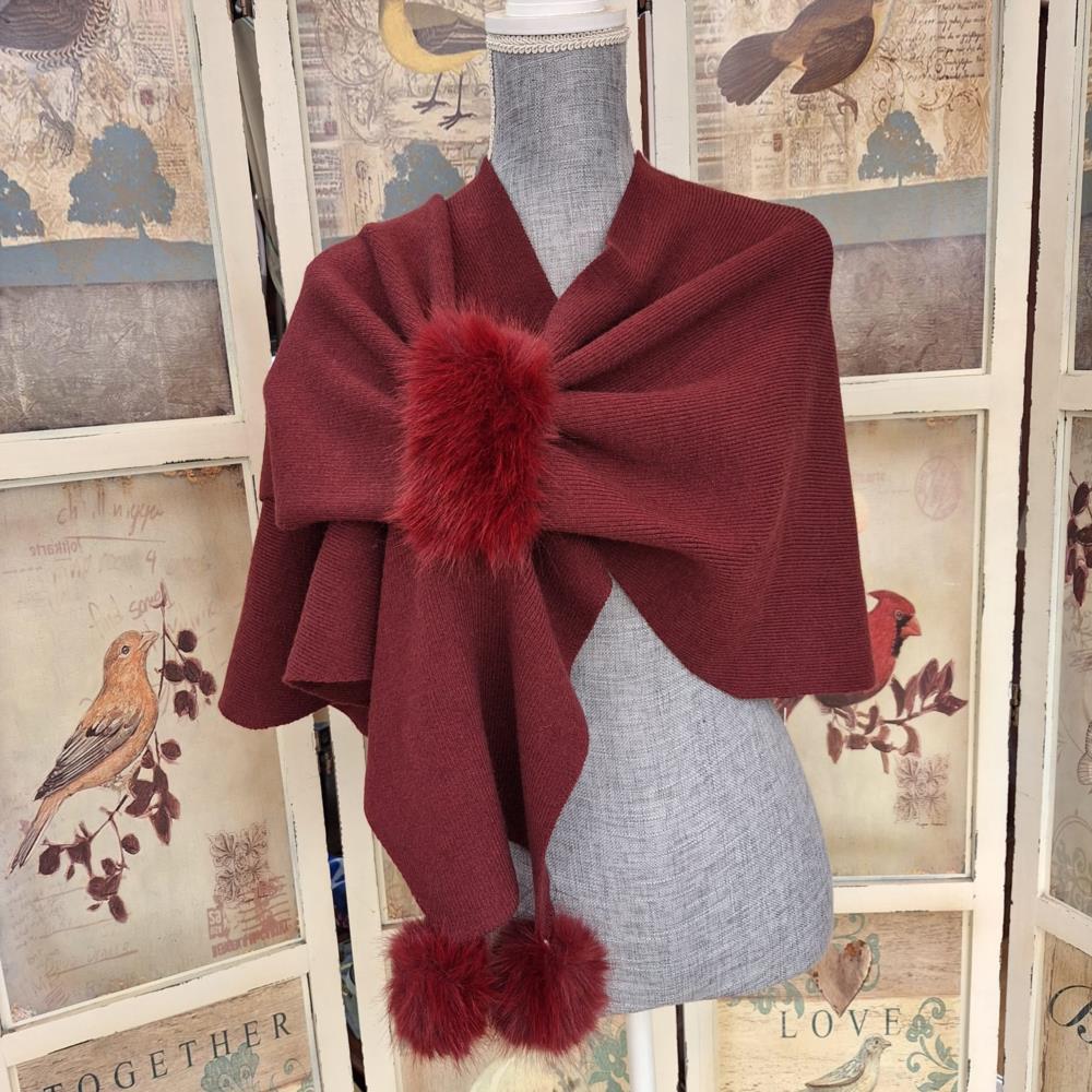 Poncho con pasador y bolas pelo Lemaille granate