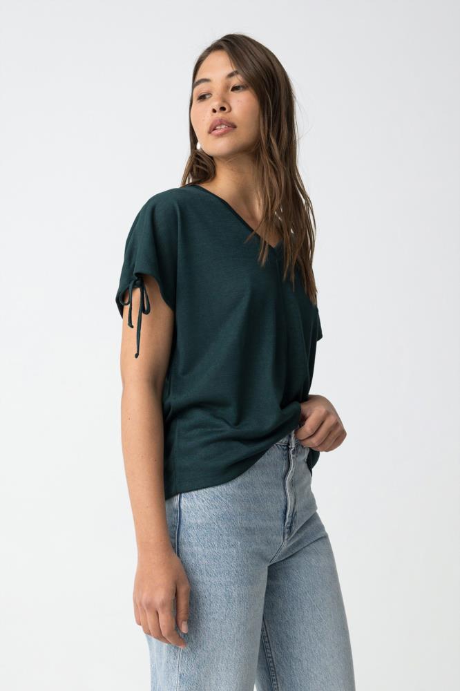 Camiseta cuello pico con jareta Tiffosi Pepita verde lateral