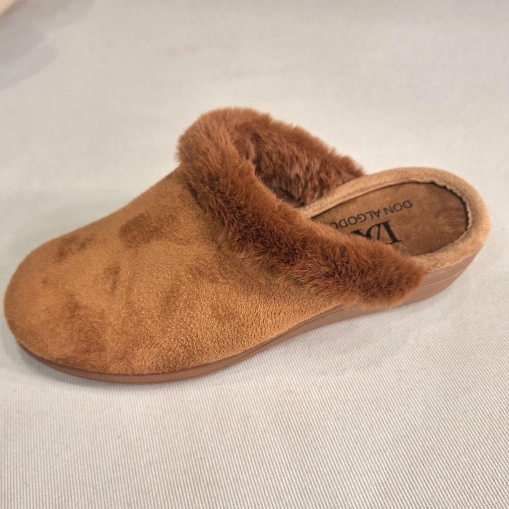 Zapatilla chinela con cuña ribete pelo Don Algodon