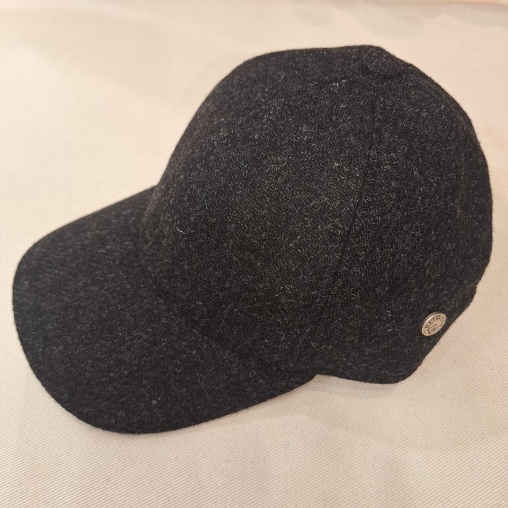 Visera strike lisa marengo detalle