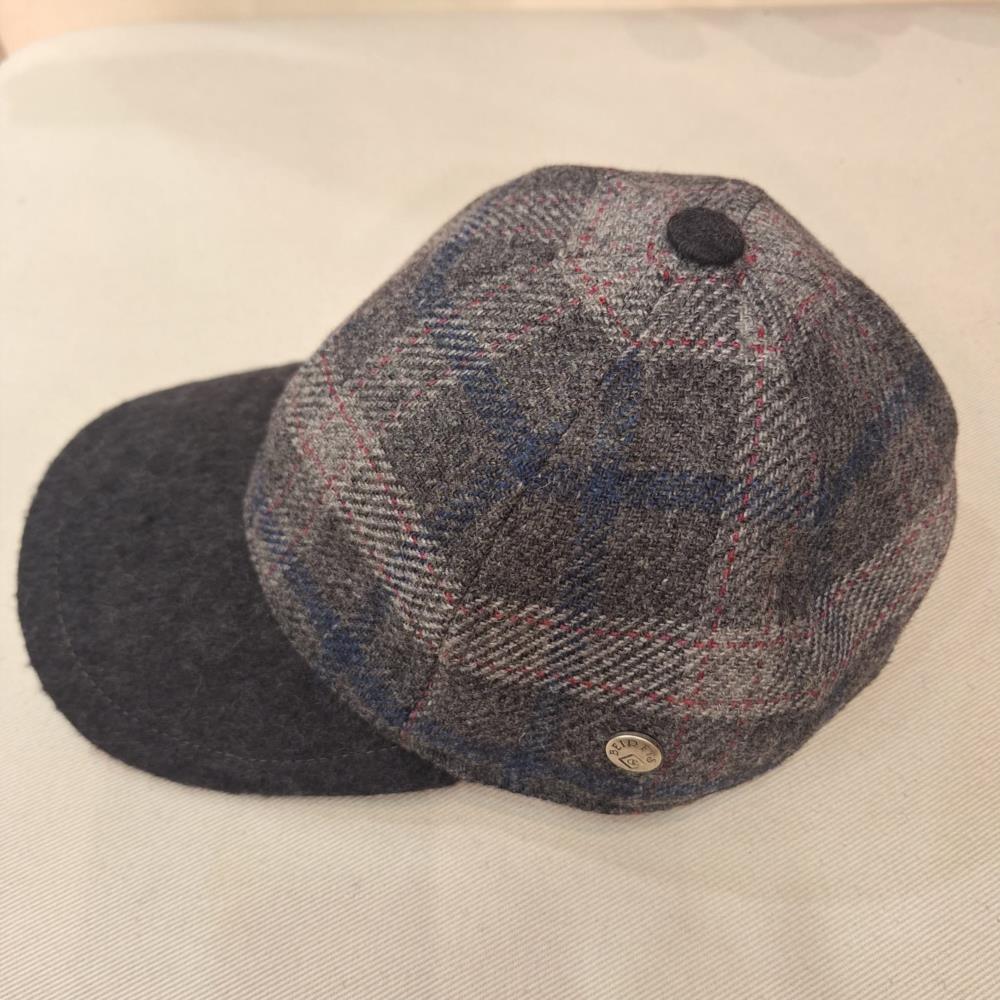 Visera Strike cuadros gris lateral