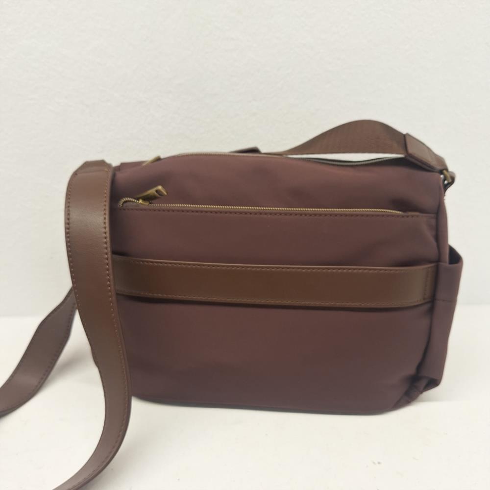 Bolso bandolera nylon con tapeta frontal Pepe Jeans trasera