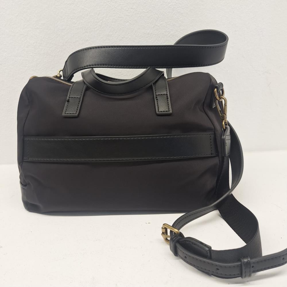 Bolso maletín nylon con tapeta frontal Pepe Jeans negro trasera