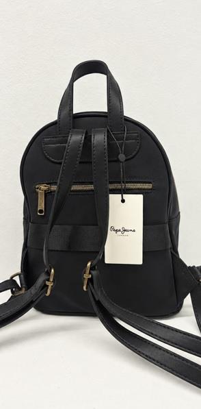 Bolso mochila nylon con tapeta frontal Pepe Jeans negra trasera